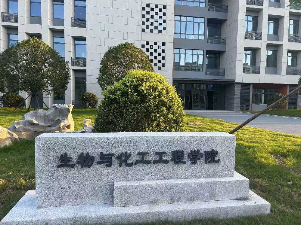 巴宜区扬州职业大学体育场高杆灯项目